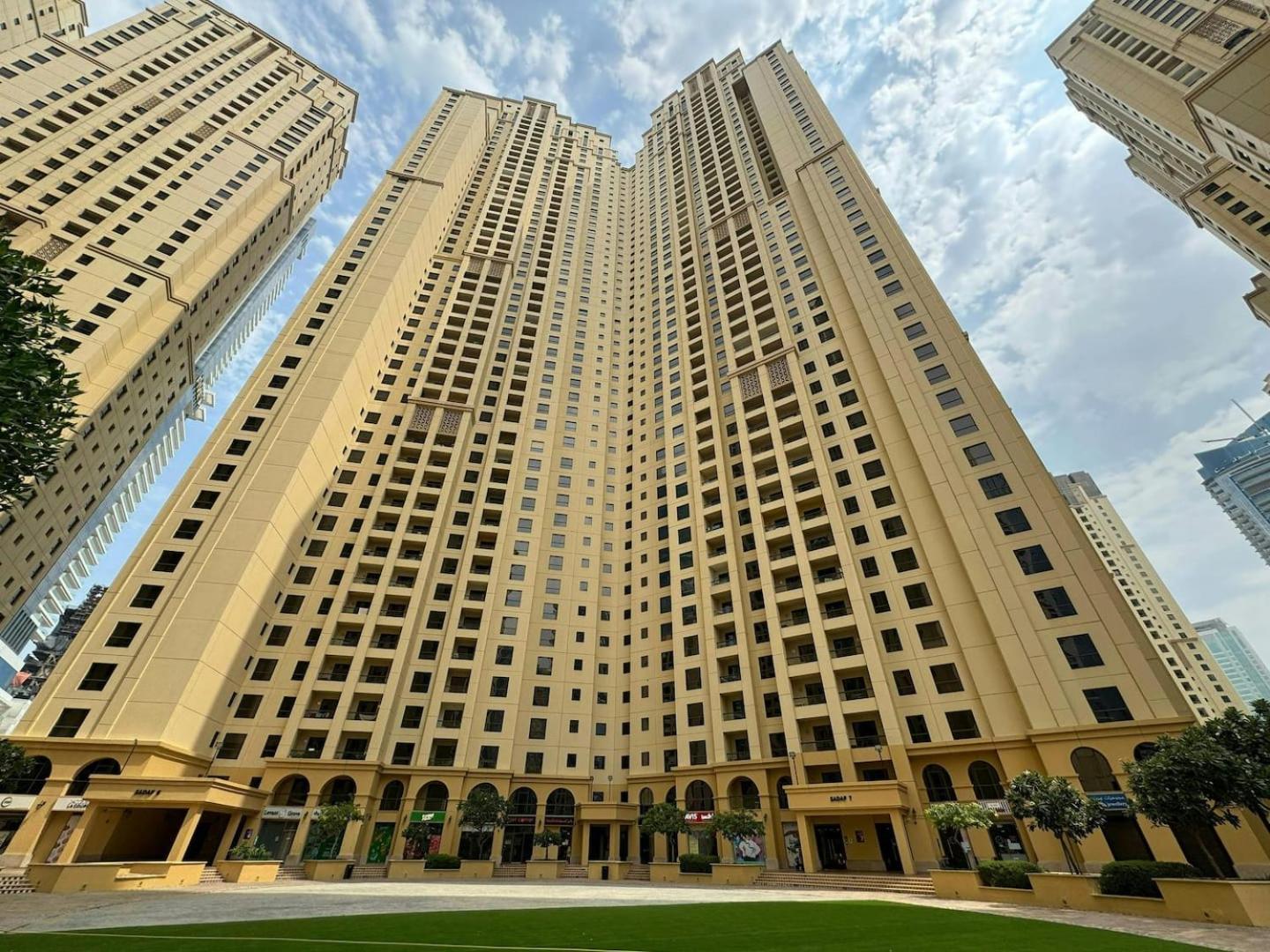Spacious 2-bedroom Getaway In Jbr, Prime Location