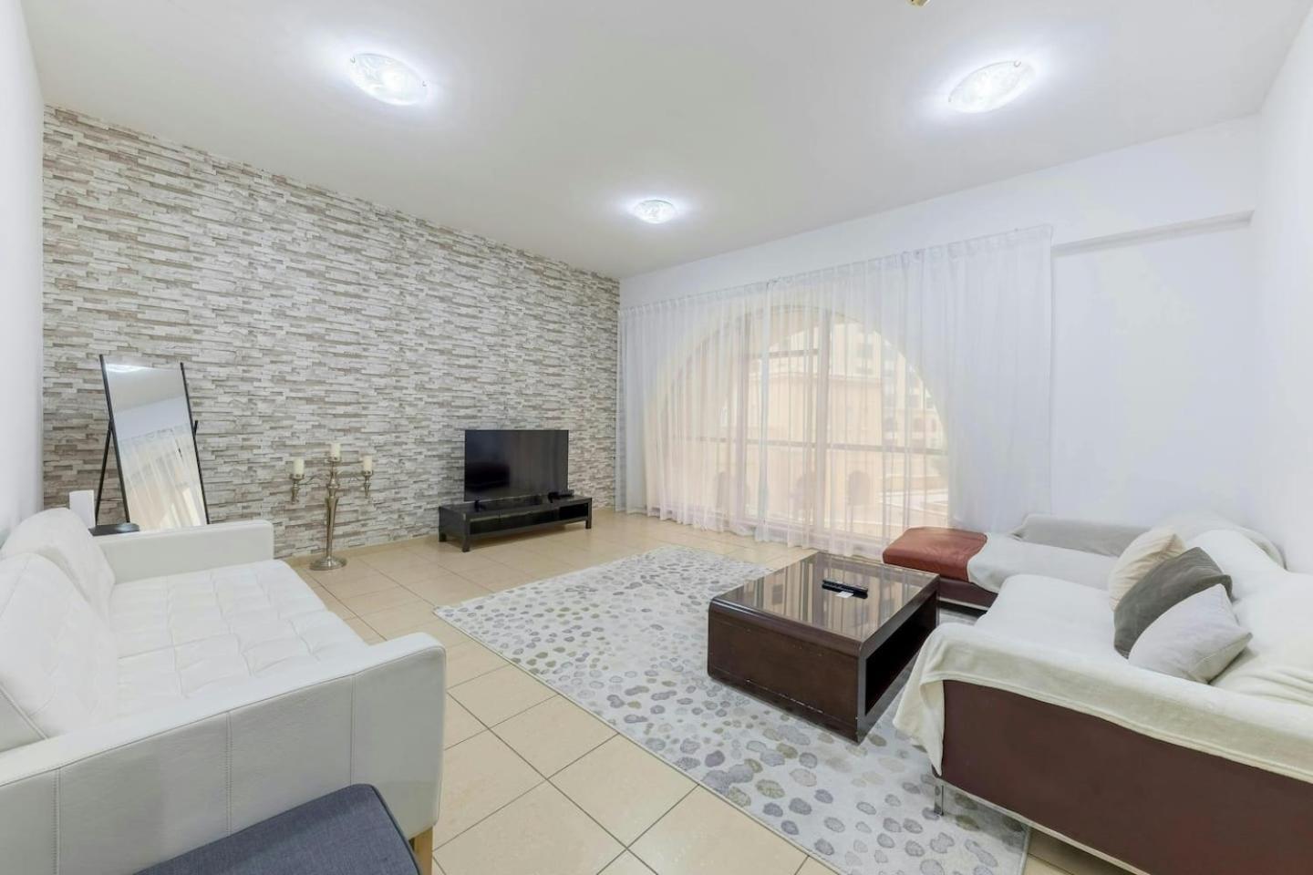 Apartment Spacious 2-bedroom Getaway In Jbr, Prime Location *
