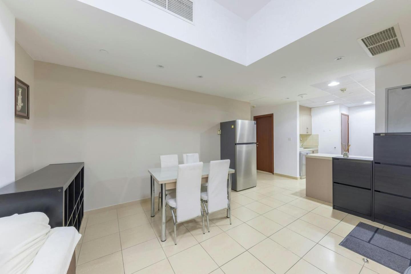 Spacious 2-bedroom Getaway In Jbr, Prime Location Apartment