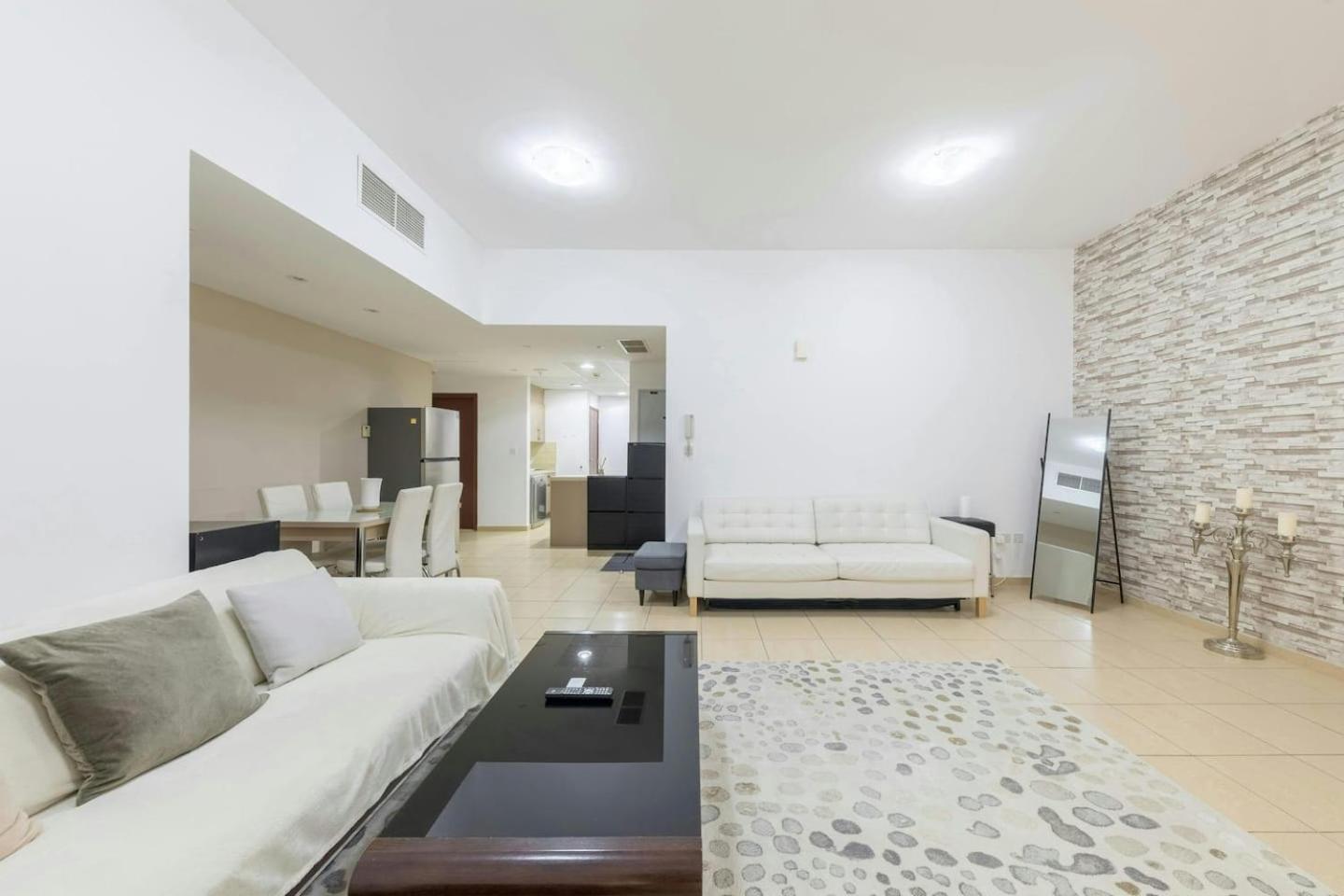 Spacious 2-bedroom Getaway In Jbr, Prime Location Dubai