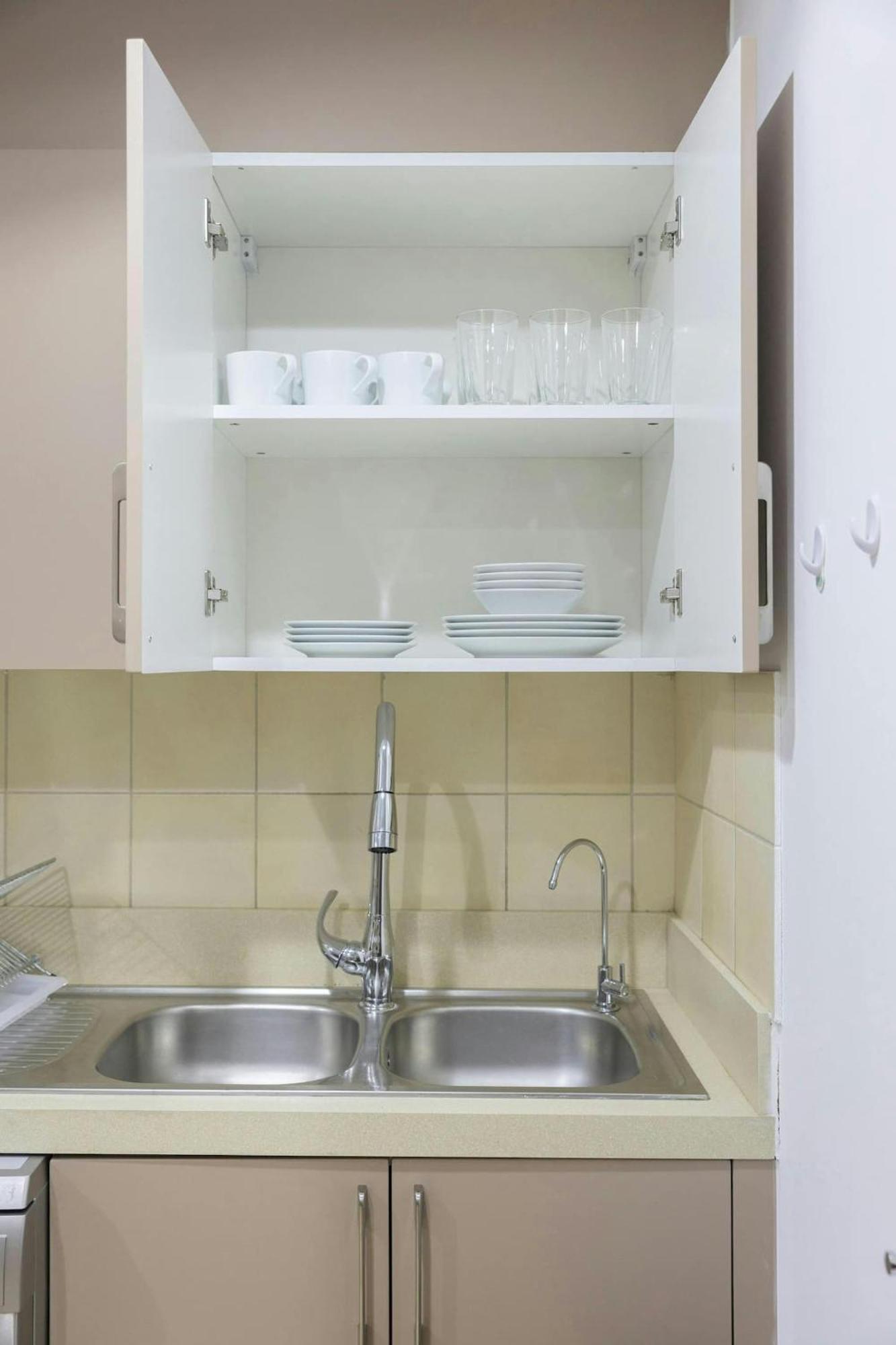Spacious 2-bedroom Getaway In Jbr, Prime Location Apartment