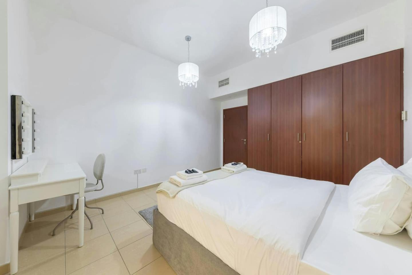Apartment Spacious 2-bedroom Getaway In Jbr, Prime Location