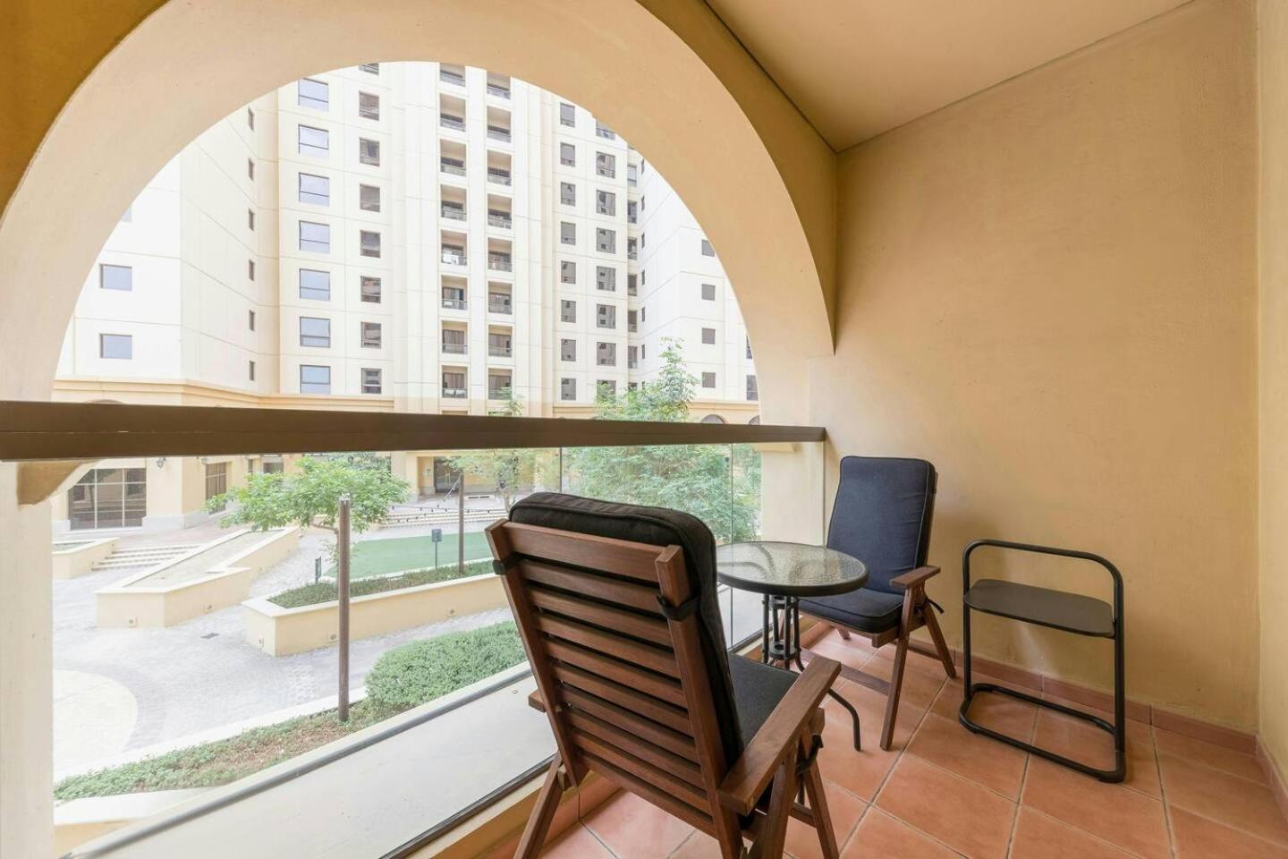 Spacious 2-bedroom Getaway In Jbr, Prime Location Apartment Dubai