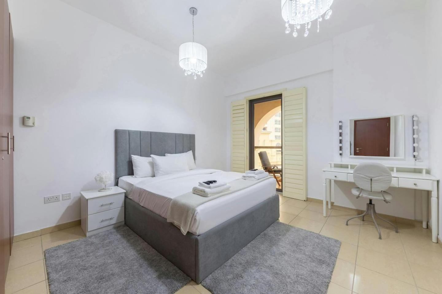 Spacious 2-bedroom Getaway In Jbr, Prime Location *