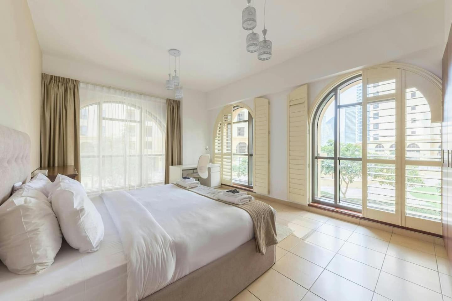 Apartment Spacious 2-bedroom Getaway In Jbr, Prime Location