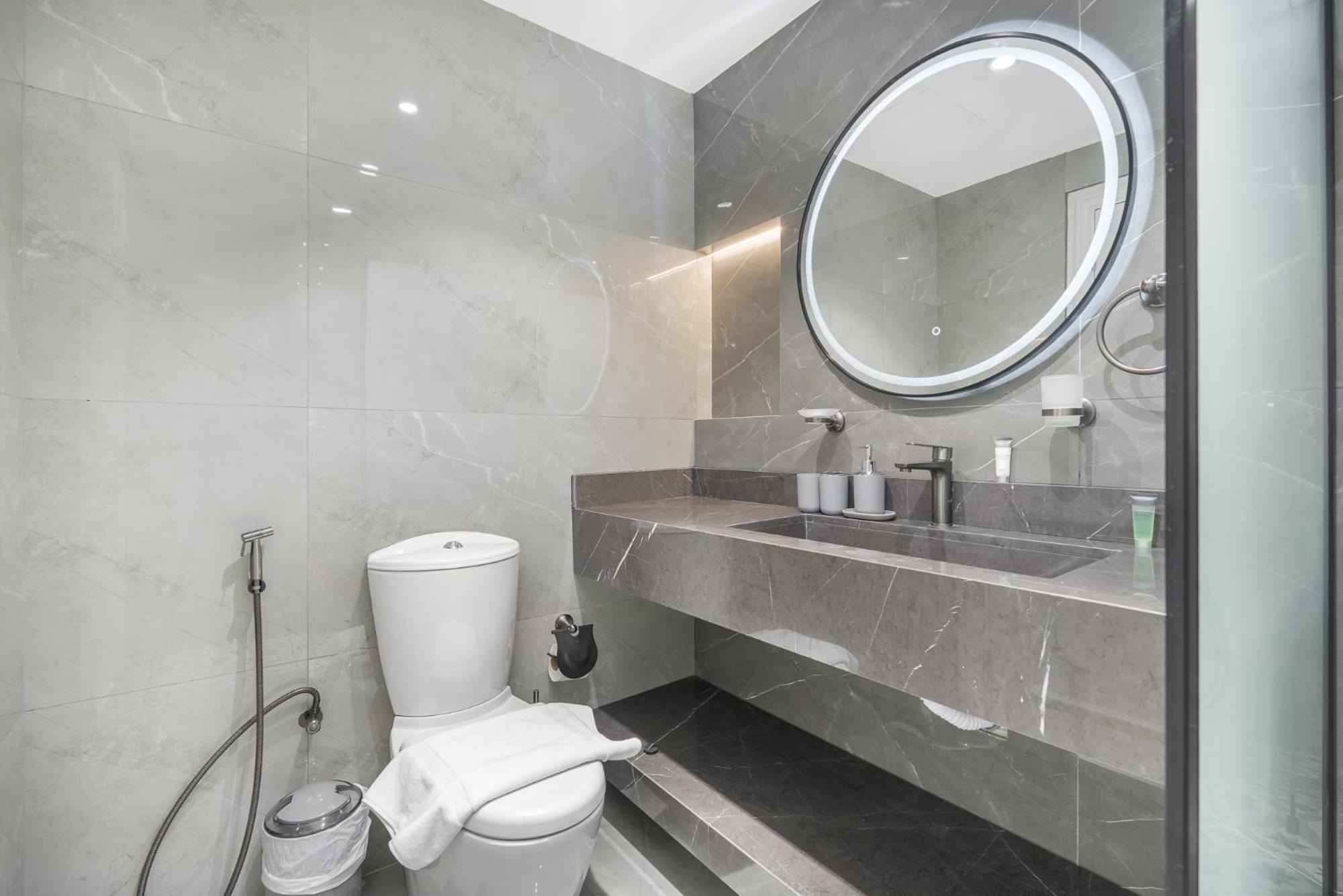 Simple Yet Special 1 Bed For 2 In Mayfair Tower Business Bay Dubai