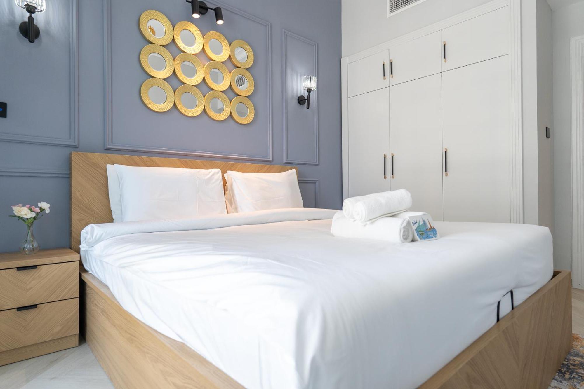 Simple Yet Special 1 Bed For 2 In Mayfair Tower Business Bay *