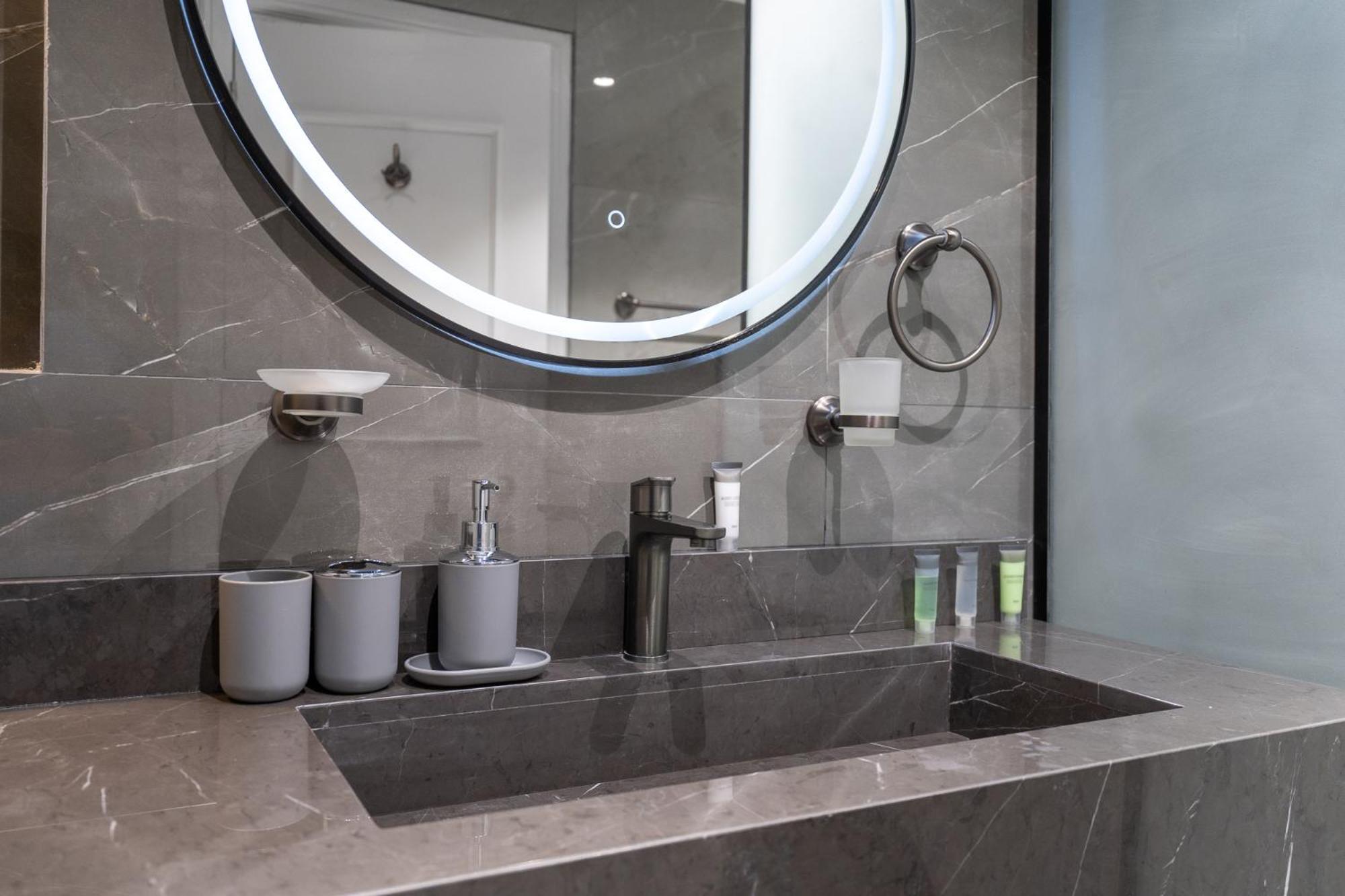 Simple Yet Special 1 Bed For 2 In Mayfair Tower Business Bay Apartment *