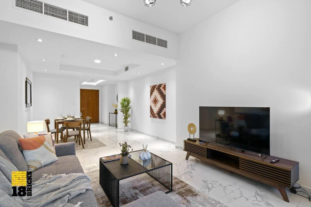 Apartment Spacious And Peaceful 1br With Canal Views Dubai