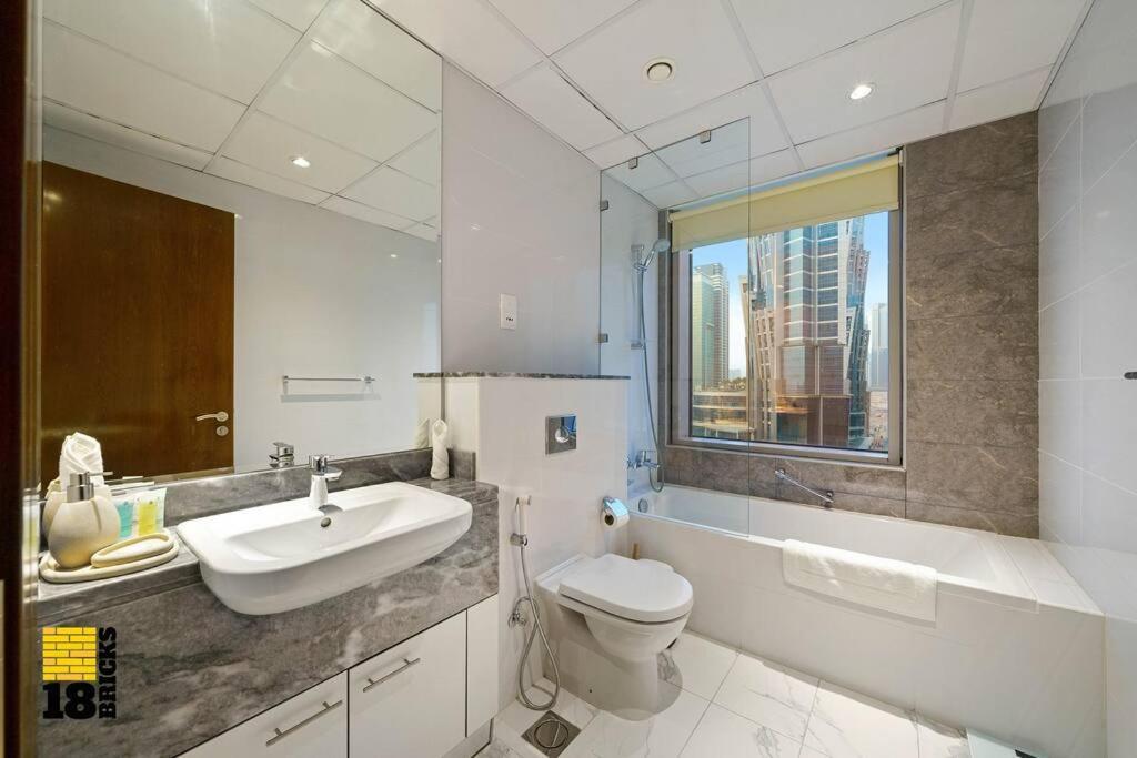 Apartment Spacious And Peaceful 1br With Canal Views Dubai