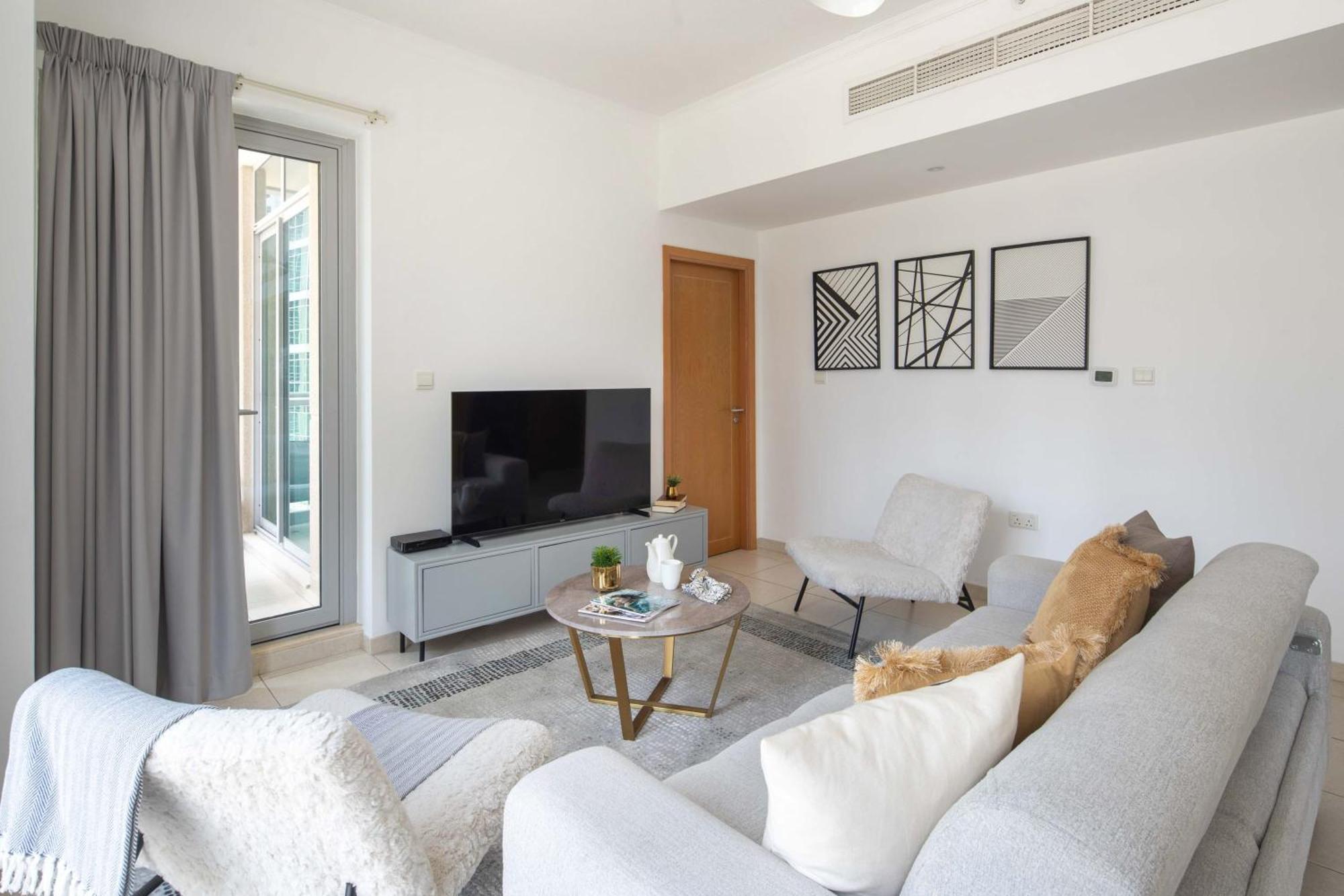 Frank Porter - The Residences Tower 3 *