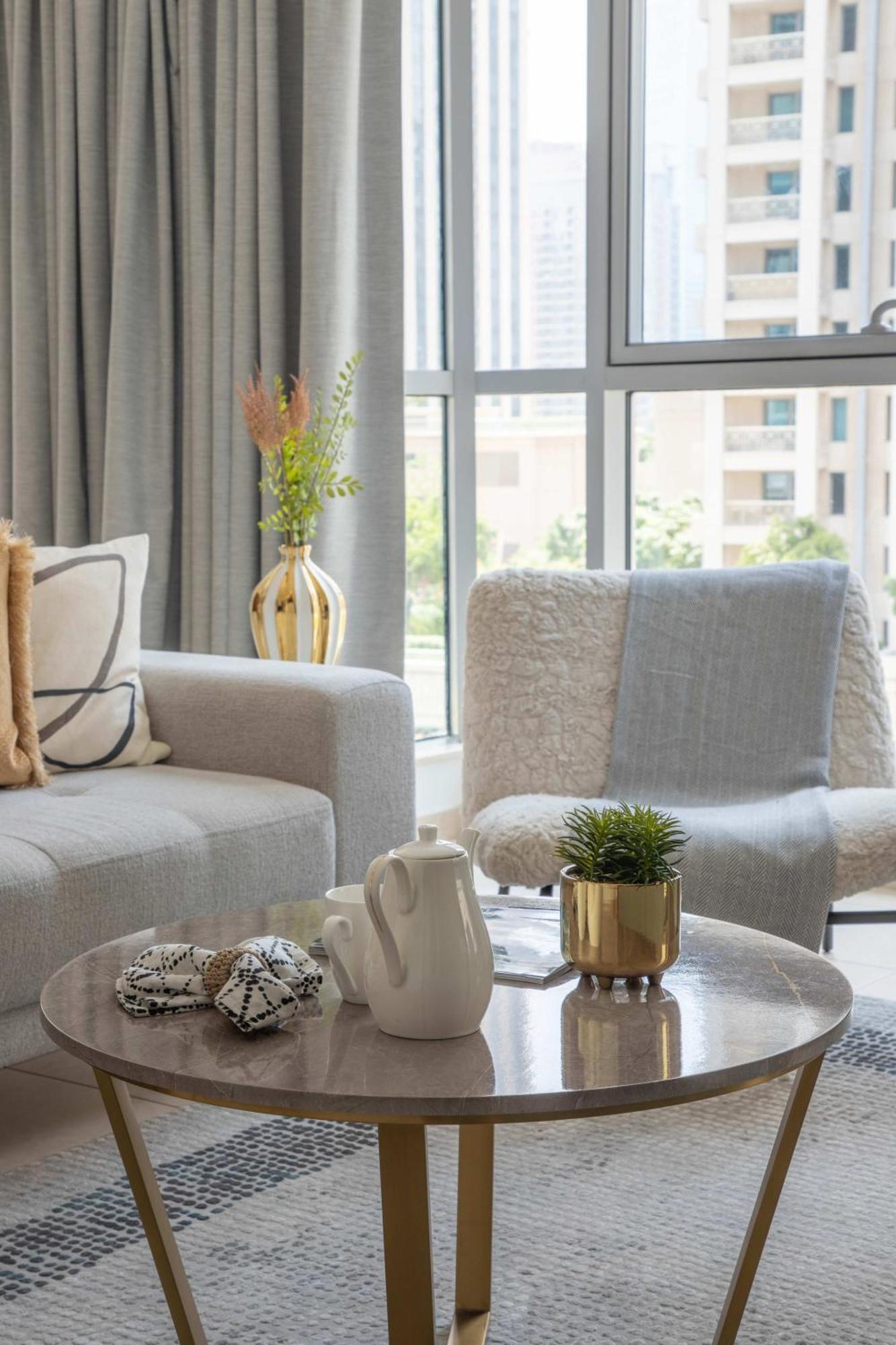 Frank Porter - The Residences Tower 3 Apartment *