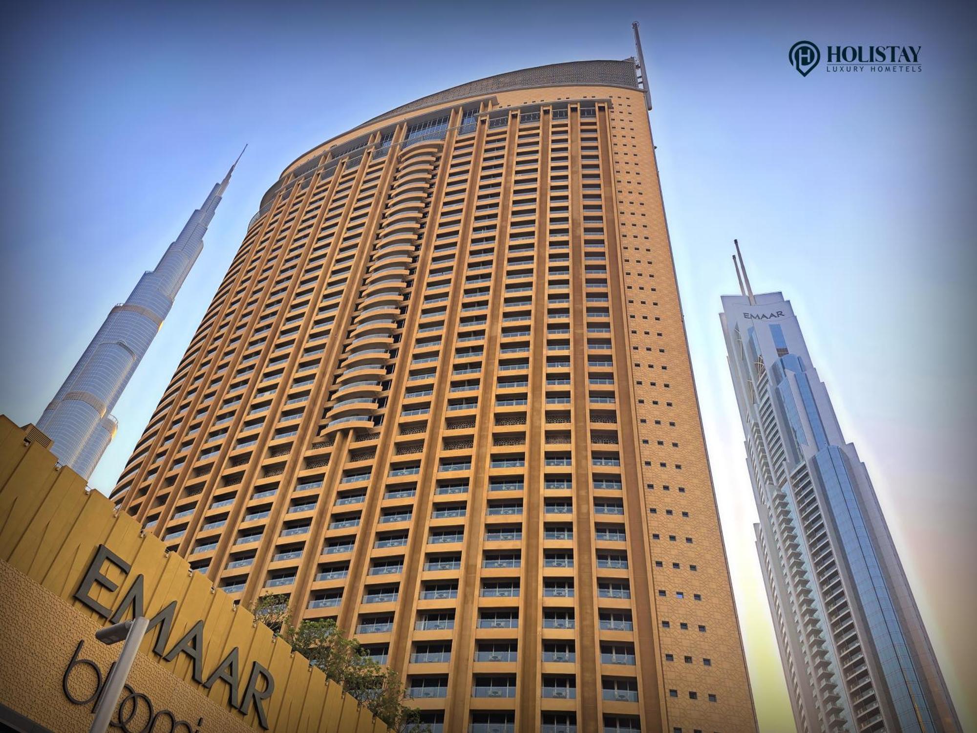 Holistay Luxury Homes - Burj Khalifa View - Direct Access Mall Apartment Dubai