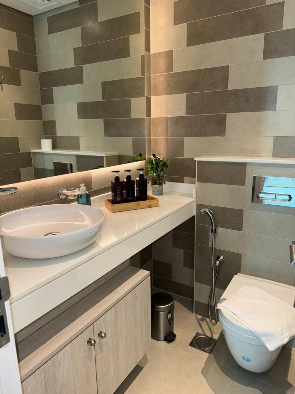 Luxury Sea View 5 Star One Bedroom-seven & - West Beach At The Palm Jumeirah -privet Beach Dubai