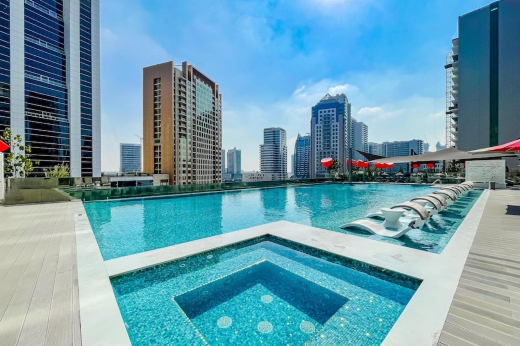 Retreat Mag 318,downtown 5 Minutes Walk To Mall Apartment Dubai