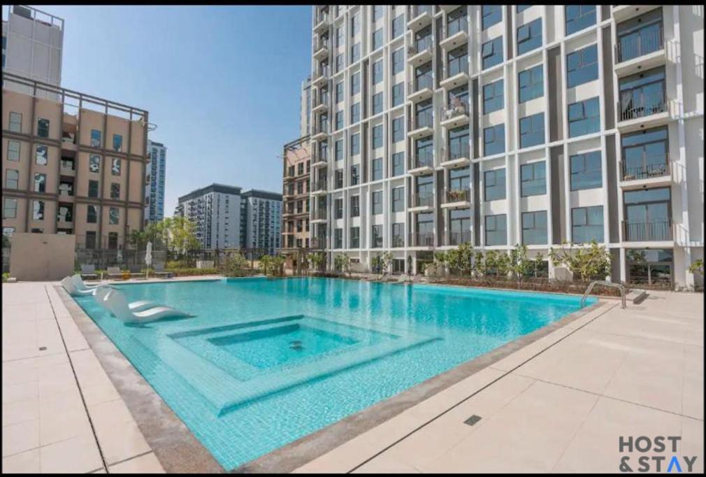 Upgraded 2br In Hills Apartment Dubai