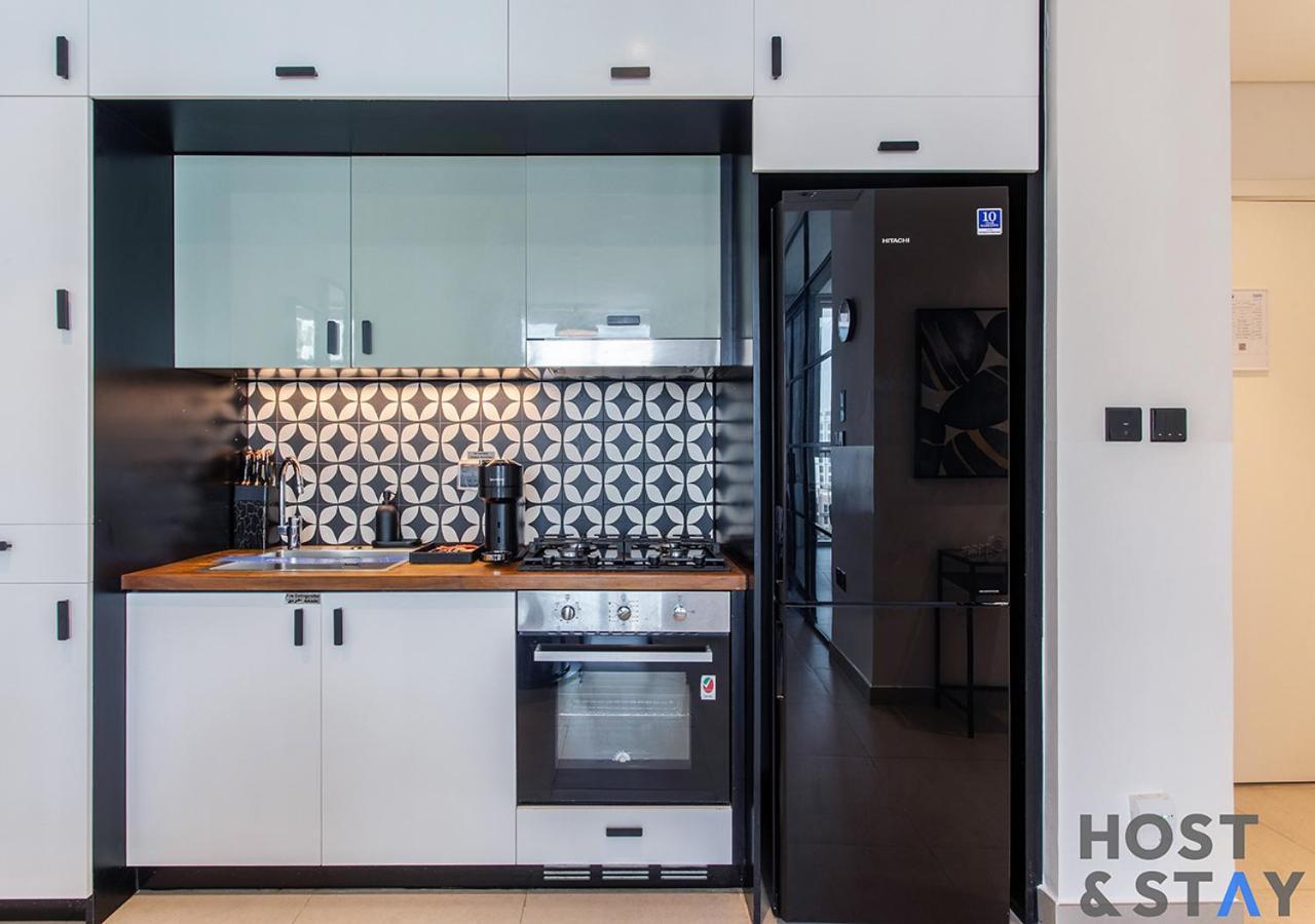 Upgraded 2br In Hills Dubai
