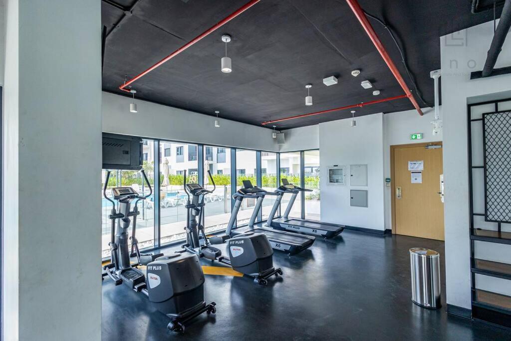 Sleek 2br With Cycling Paths *