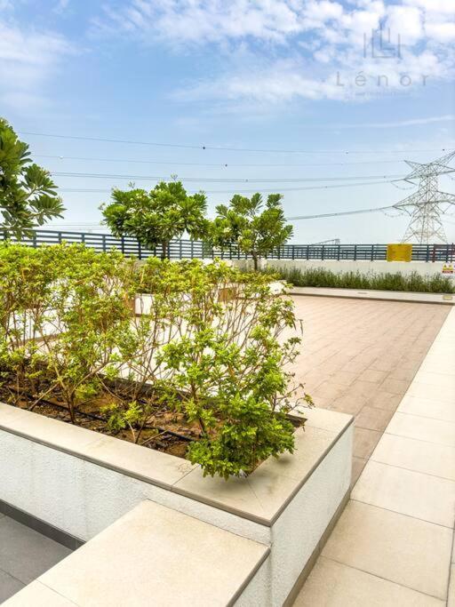 Sleek 2br With Cycling Paths