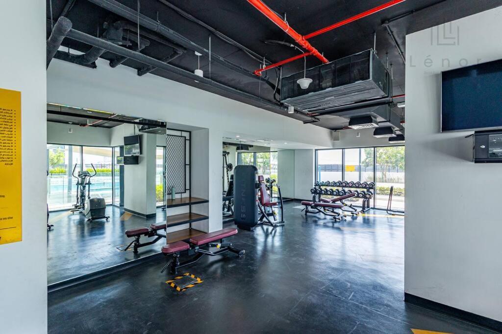 Sleek 2br With Cycling Paths Apartment