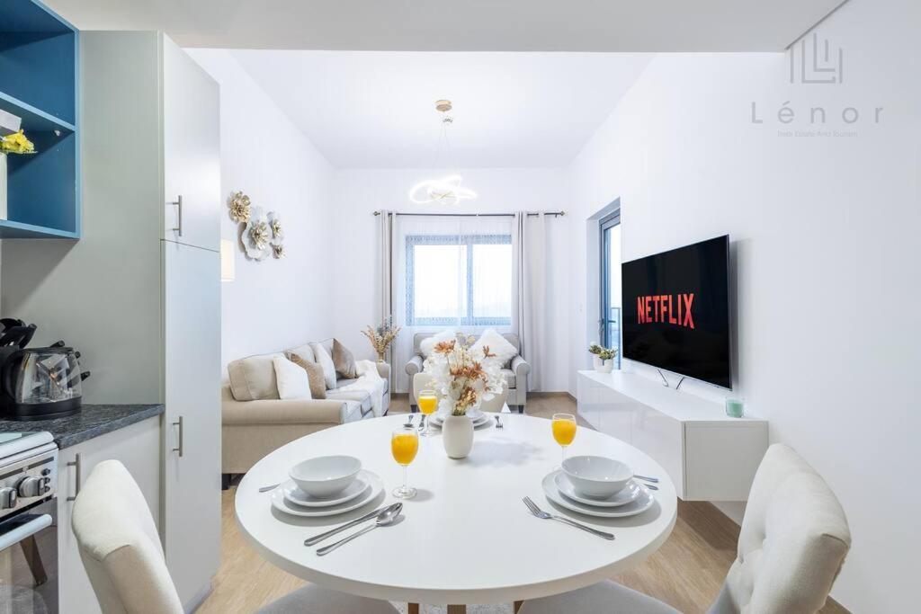 Apartment Sleek 2br With Cycling Paths Dubai