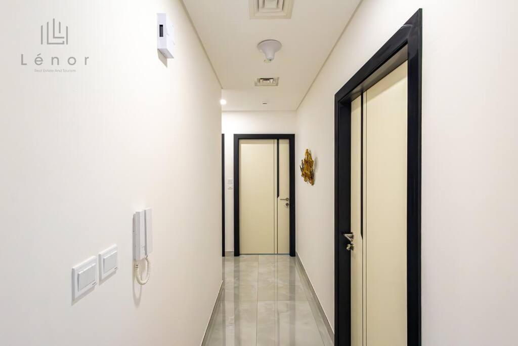 Luxe 2 Bedroom With Private Office *