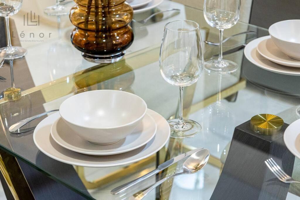 Luxe 2 Bedroom With Private Office Apartment