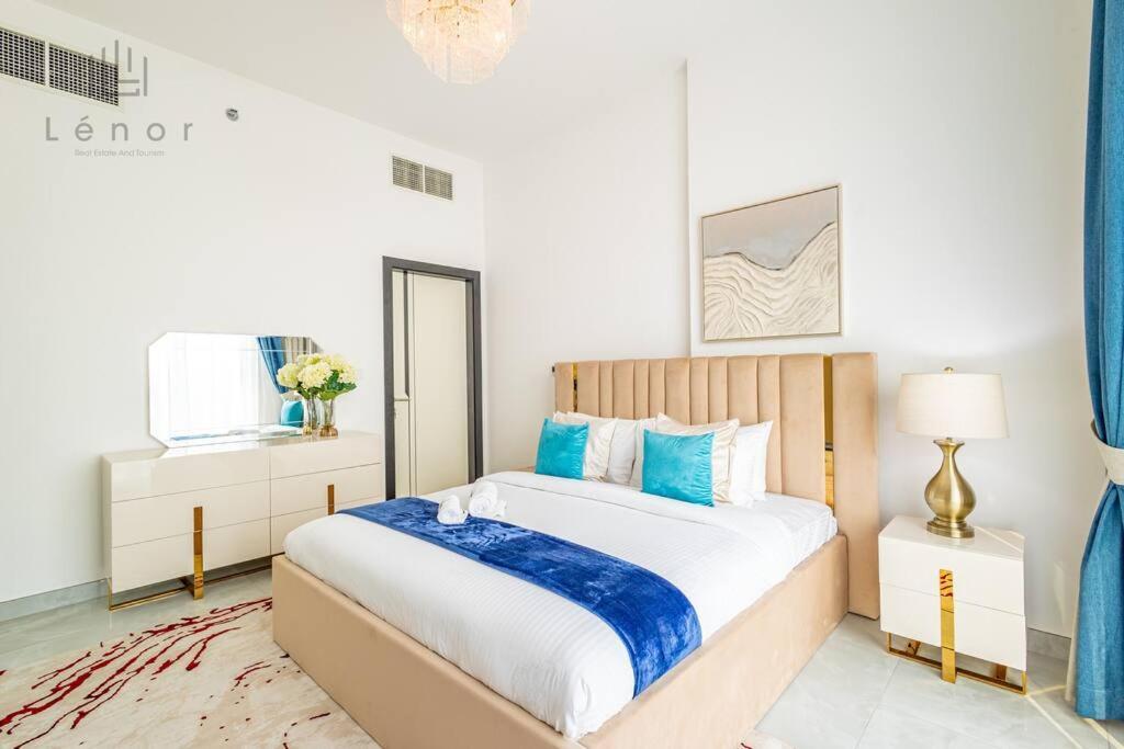 Luxe 2 Bedroom With Private Office Apartment *