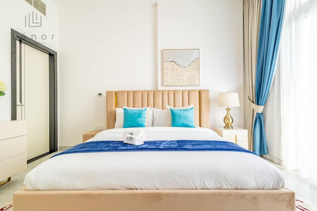 Luxe 2 Bedroom With Private Office *