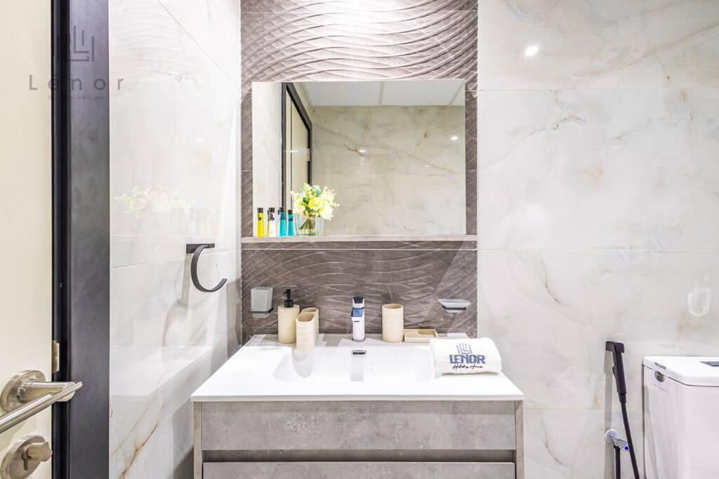 Luxe 2 Bedroom With Private Office Apartment *