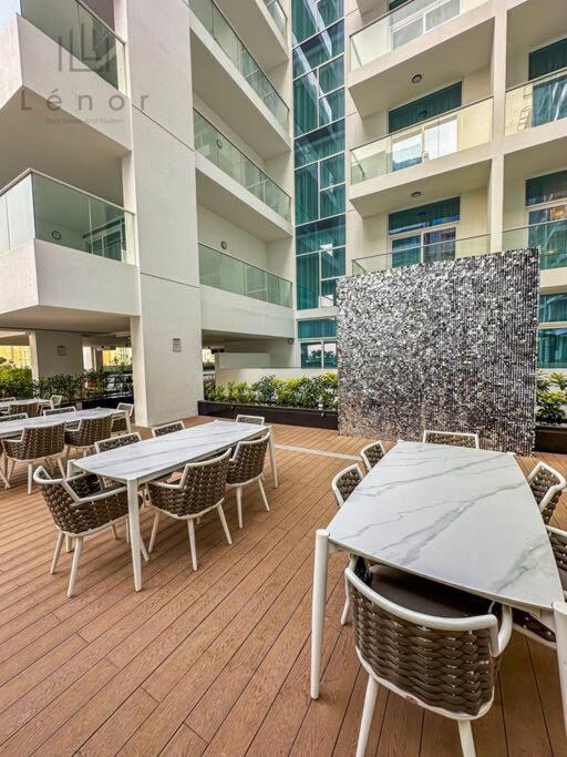 Luxe 2 Bedroom With Private Office Apartment *