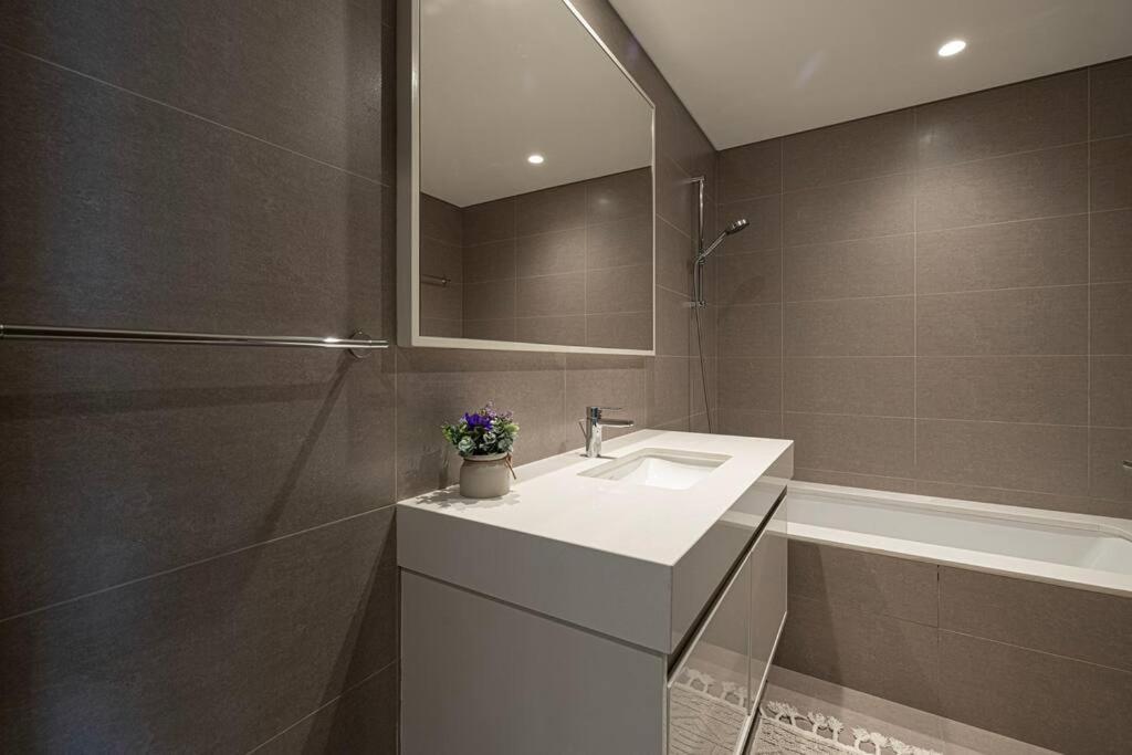 Apartment 2 Bedroom Luxury Full Burj Views *