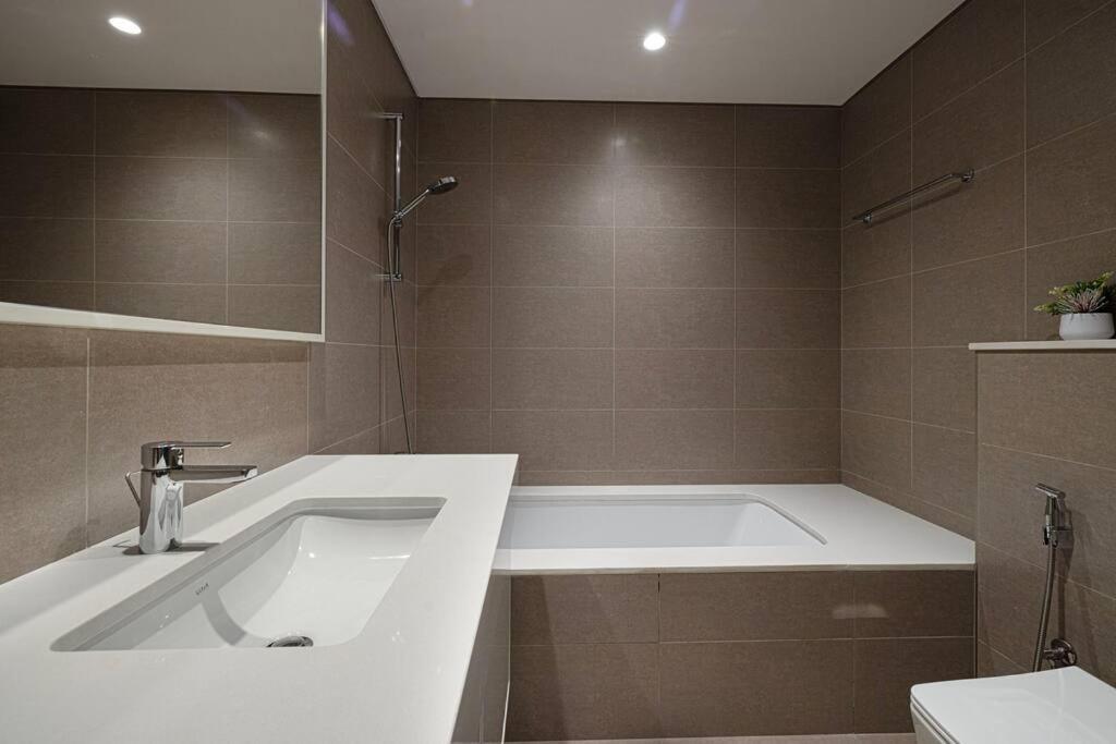 2 Bedroom Luxury Full Burj Views Dubai