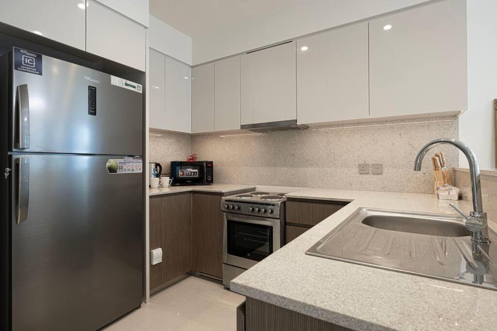 Apartment 2 Bedroom Luxury Full Burj Views *