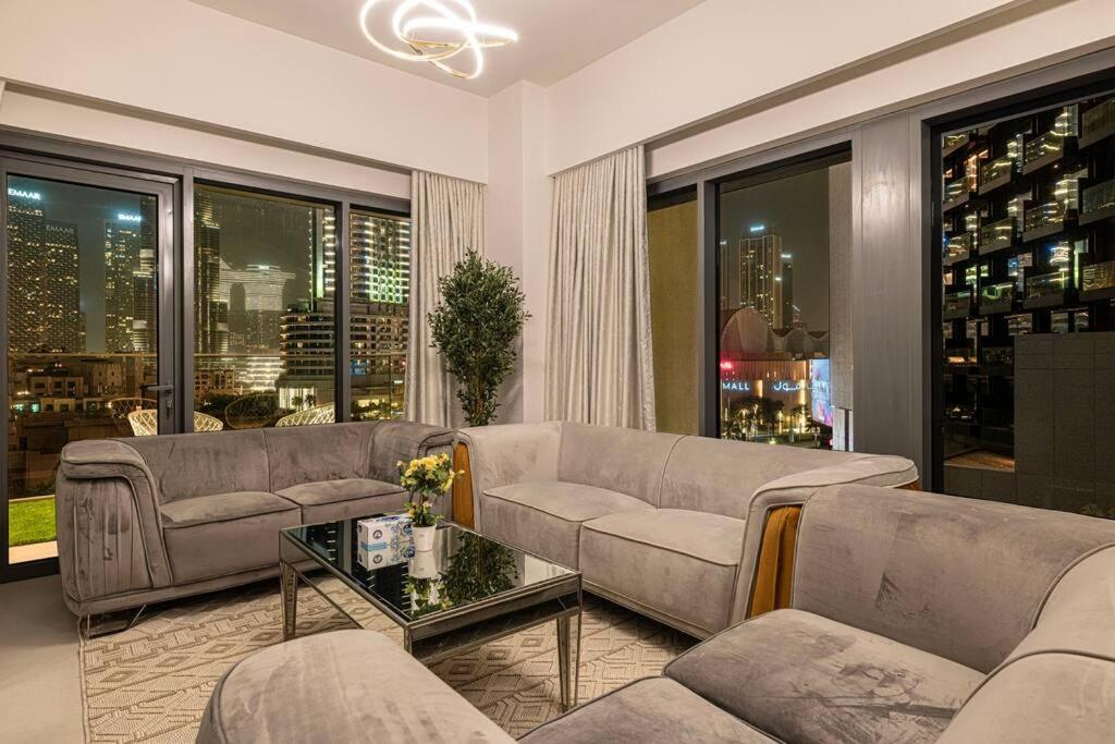 2 Bedroom Luxury Full Burj Views Apartment *