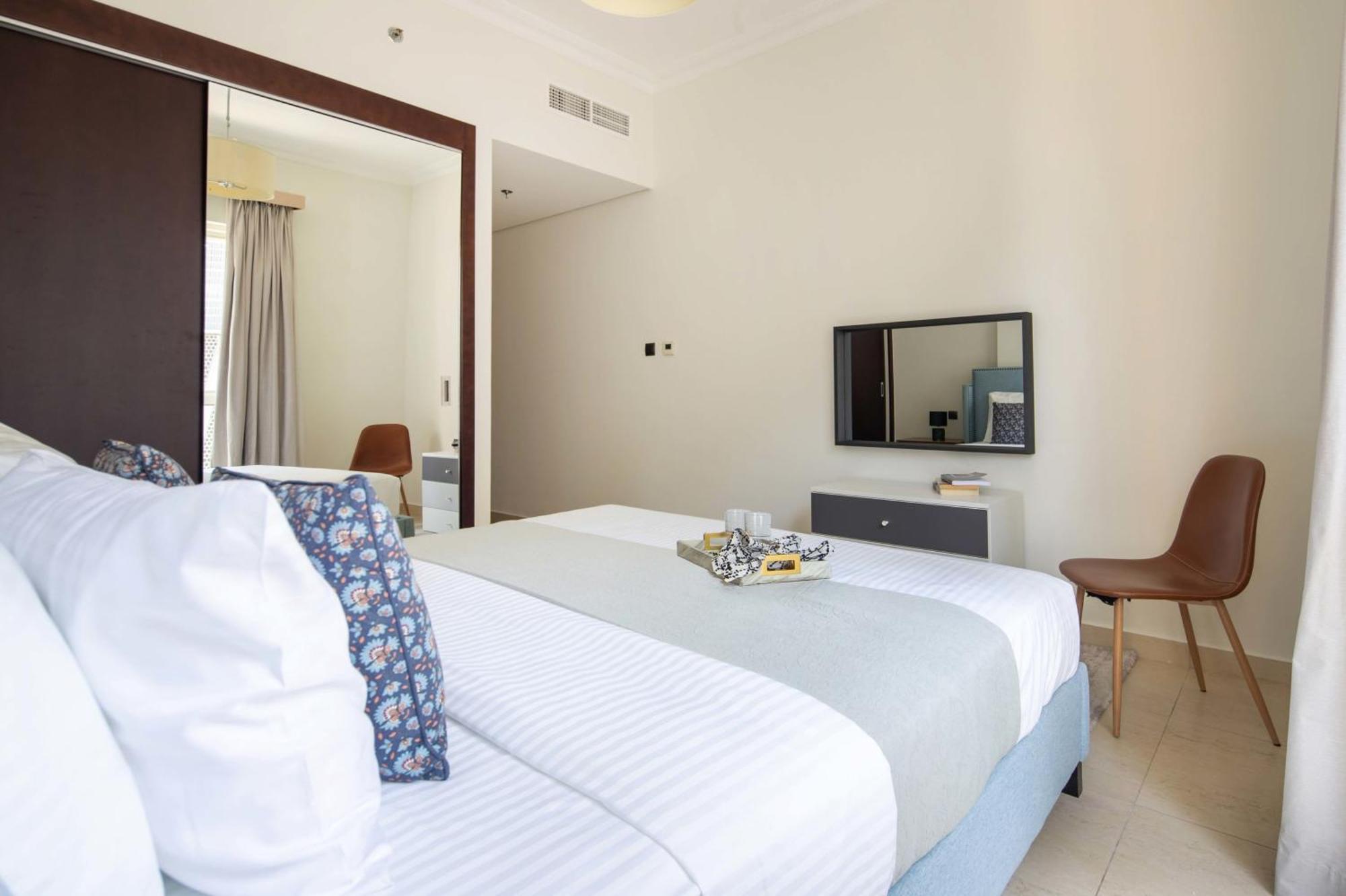 Frank Porter - Mon Reve Apartment Dubai