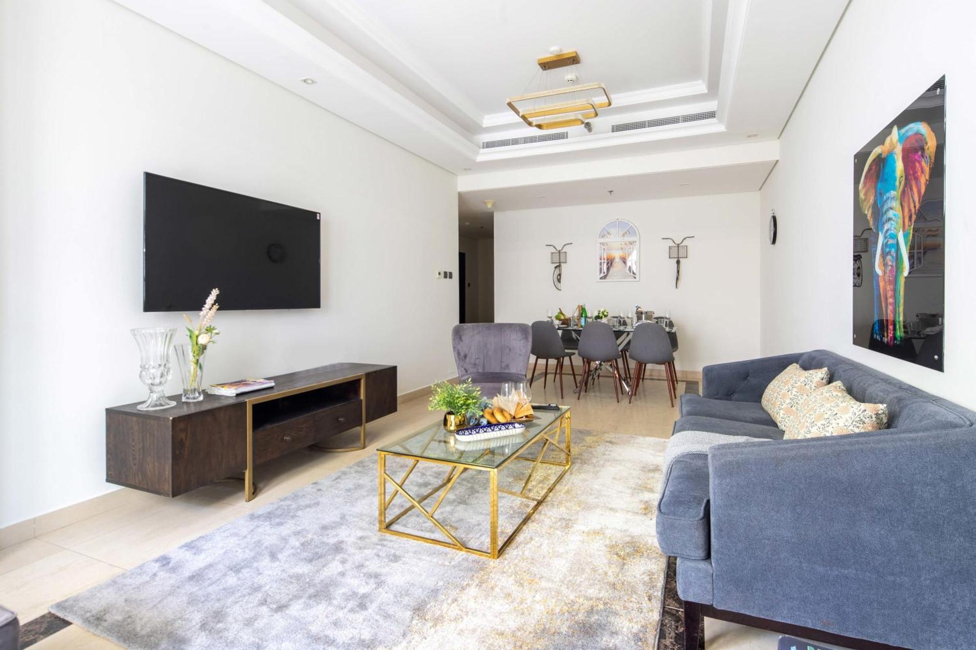 Frank Porter - Mon Reve Apartment