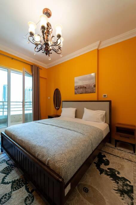 Tuscan Style Marina Luxe 1 Bedroom Sleeps 5, Near Dubai
