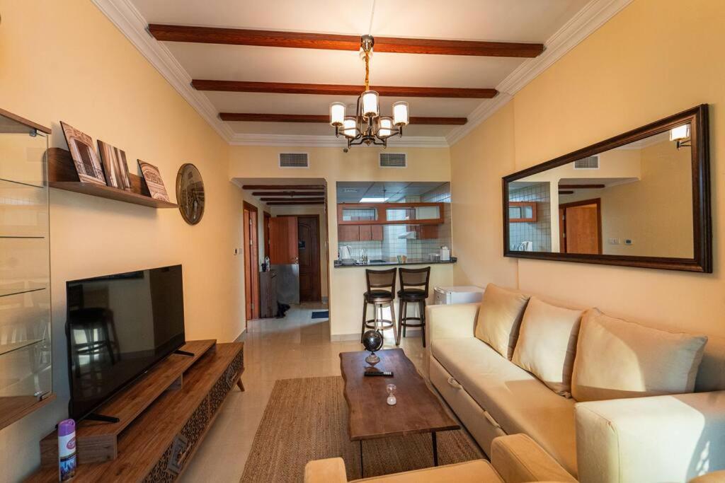 Tuscan Style Marina Luxe 1 Bedroom Sleeps 5, Near * Dubai