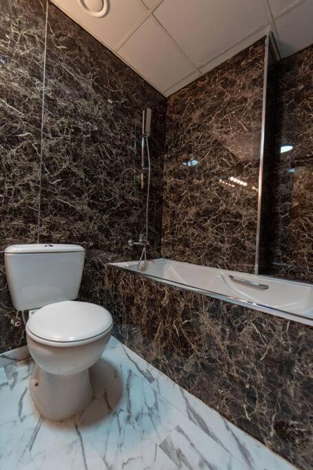 Tuscan Style Marina Luxe 1 Bedroom Sleeps 5, Near Apartment *