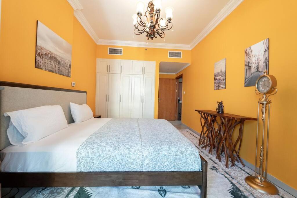 Tuscan Style Marina Luxe 1 Bedroom Sleeps 5, Near Dubai