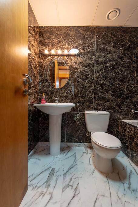 Tuscan Style Marina Luxe 1 Bedroom Sleeps 5, Near