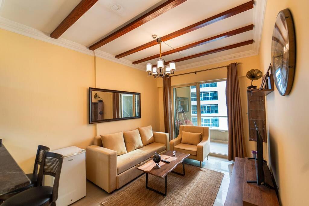 Tuscan Style Marina Luxe 1 Bedroom Sleeps 5, Near Dubai