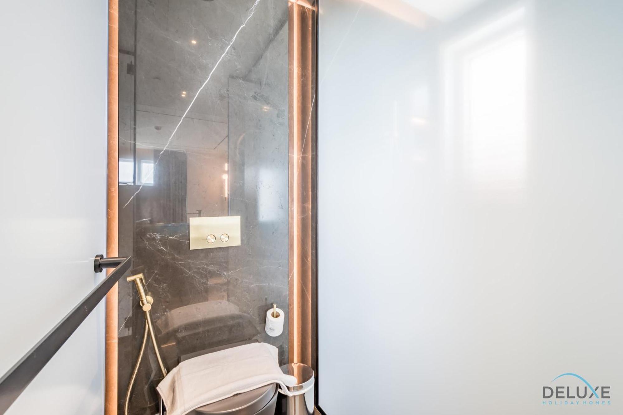 Picturesque 3br With Assistant In The One Jbr By Deluxe Homes *