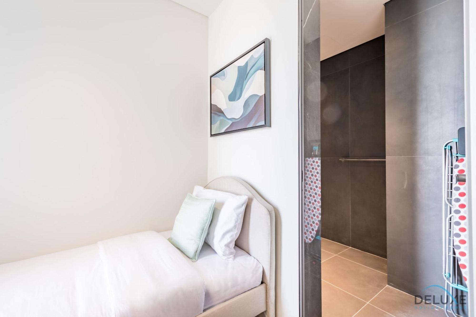 Picturesque 3br With Assistant In The One Jbr By Deluxe Homes Dubai