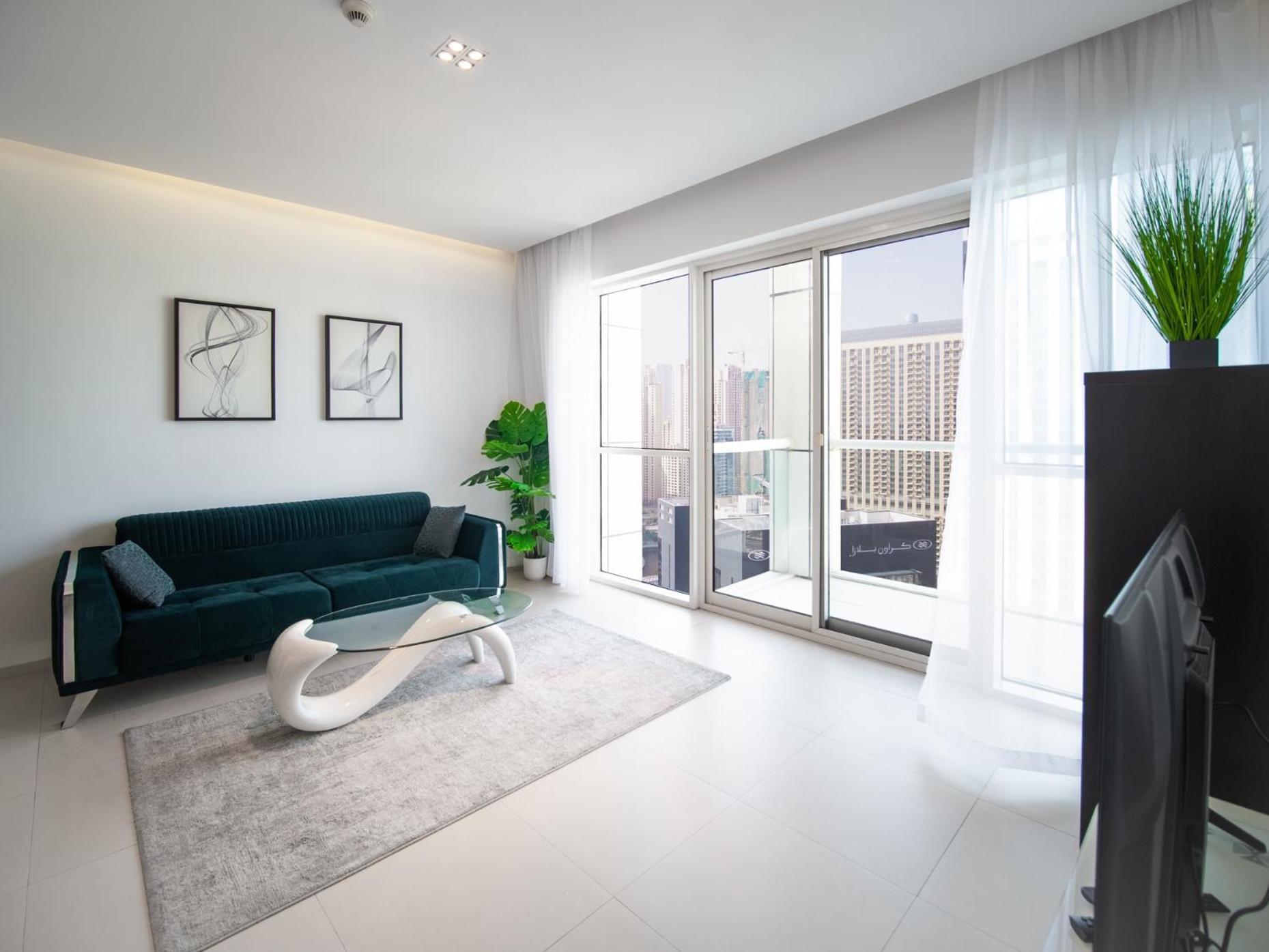 West Avenue 1br Luxury Apartment, Marina * Dubai