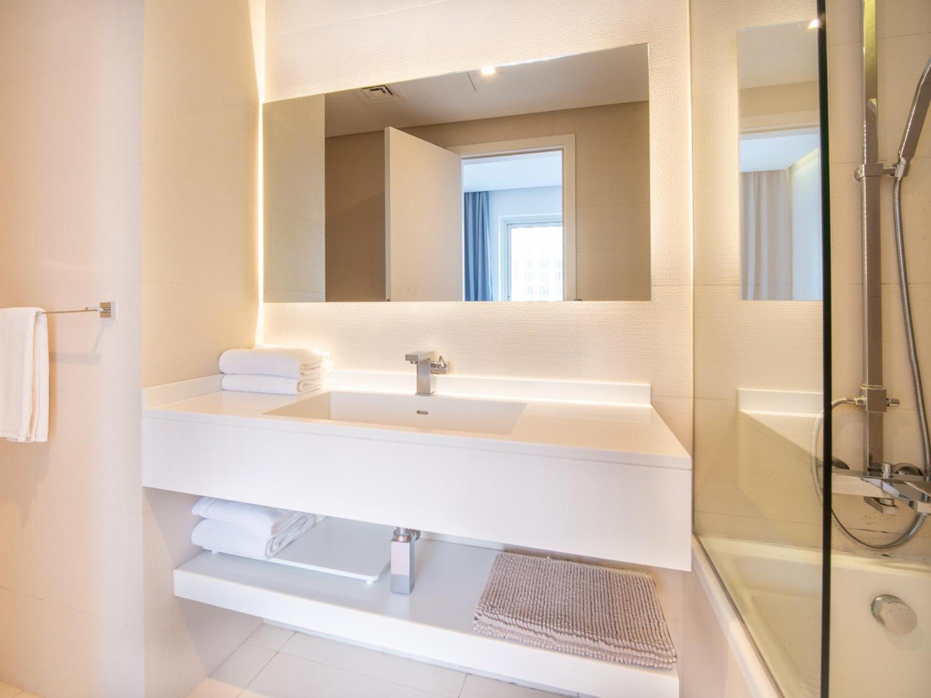 West Avenue 1br Luxury Apartment, Marina *
