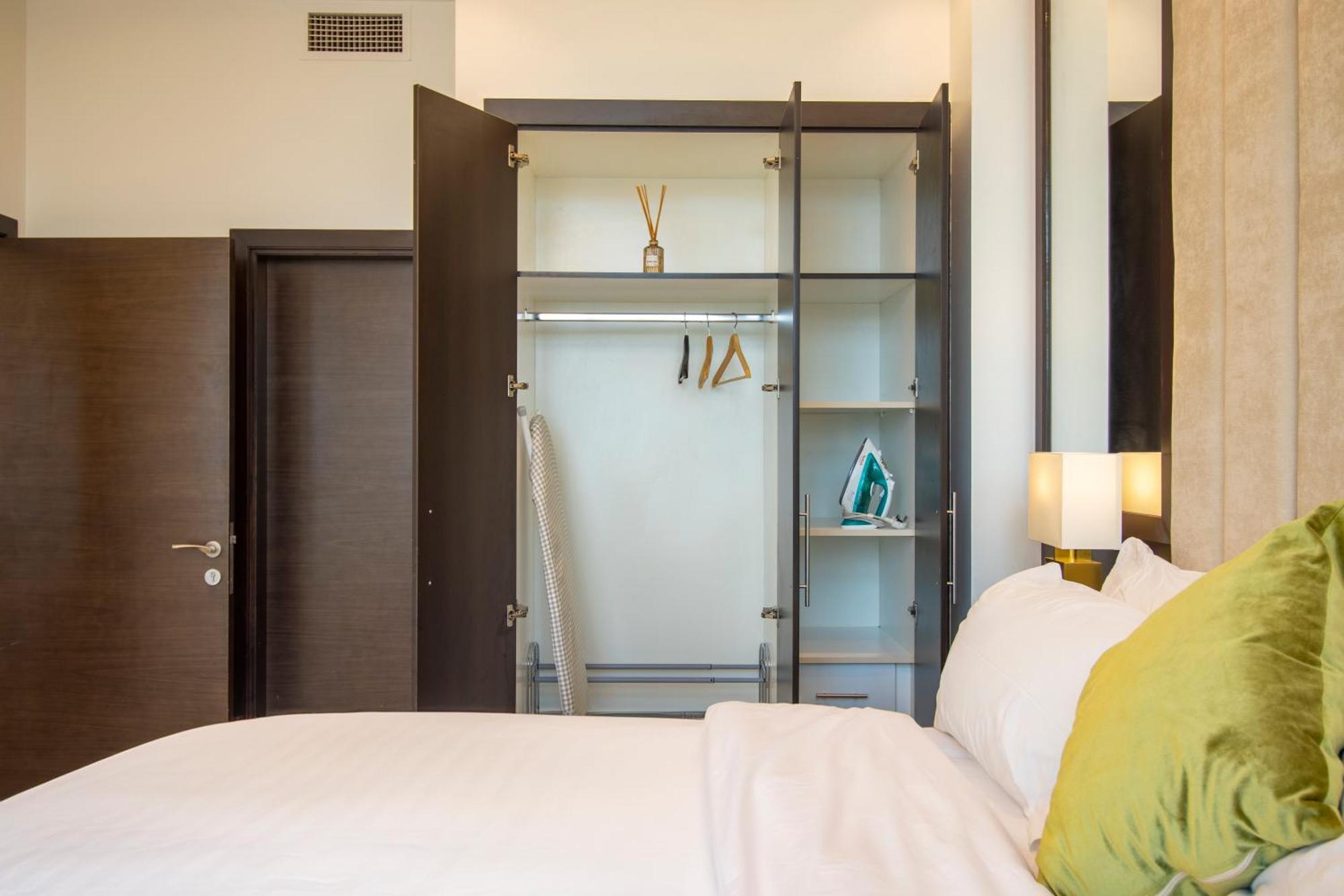 Apartment Vacation Friendly View Luxury 1bedroom- Walk To & Mall