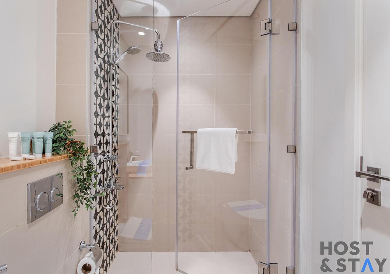 Modern 2br Gem In Hills *