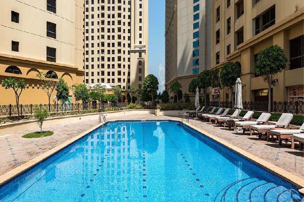 Beautiful 2br In Prime Jbr Location At Shams 1 Apartment Dubai
